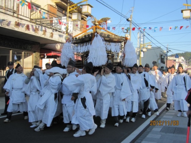 例大祭神輿巡行